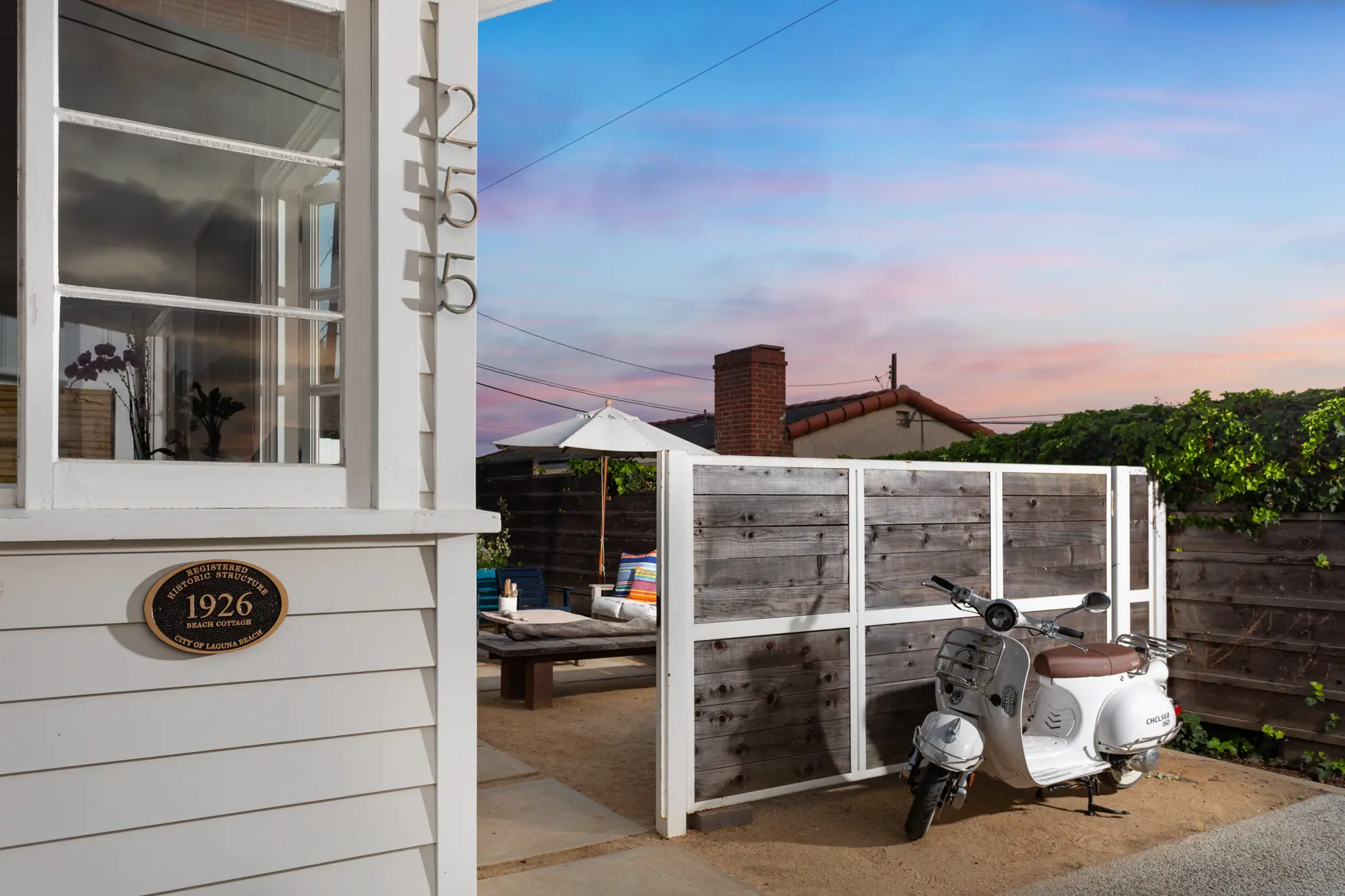 Bungalow — exterior, Laguna Beach real estate photography
