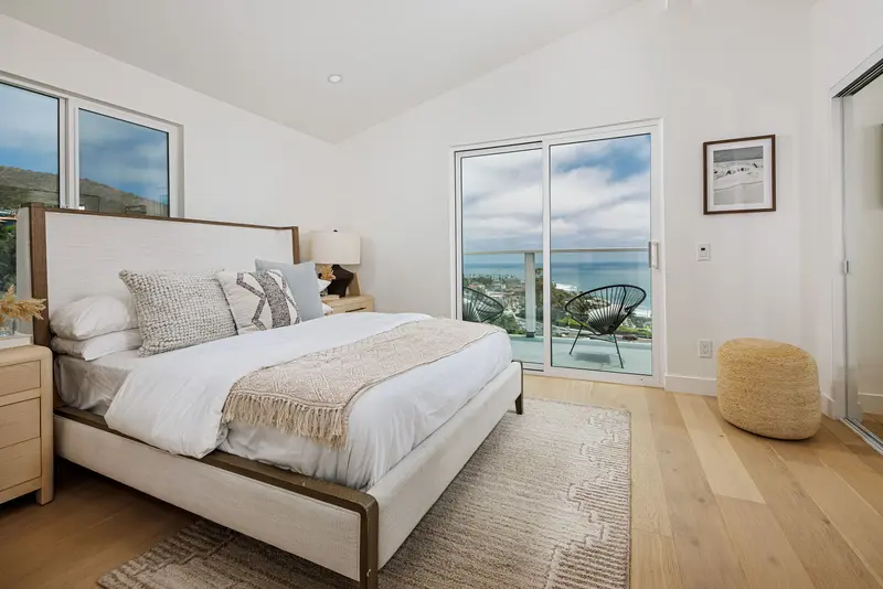 Primary bedroom with private deck and ocean view — Laguna Beach real estate photography