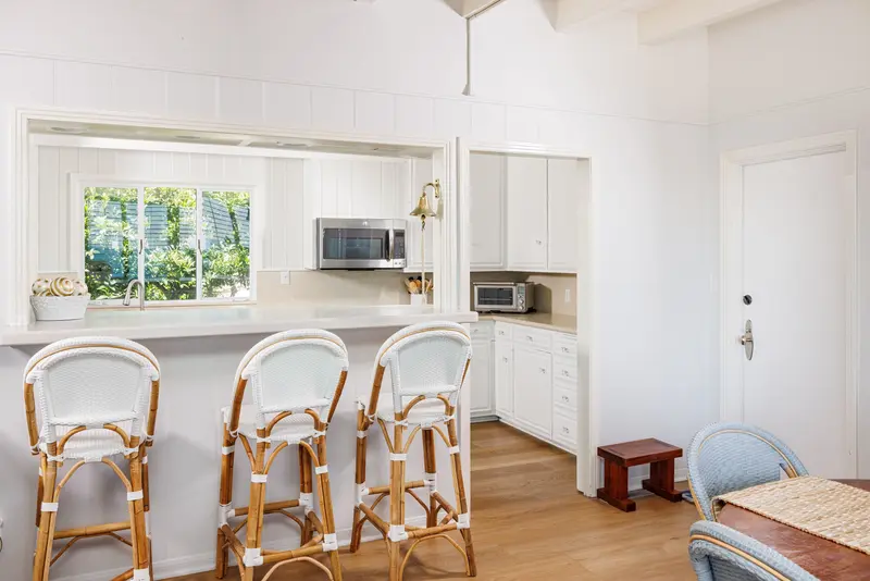 Breakfast bar seating — Laguna Beach real estate photography