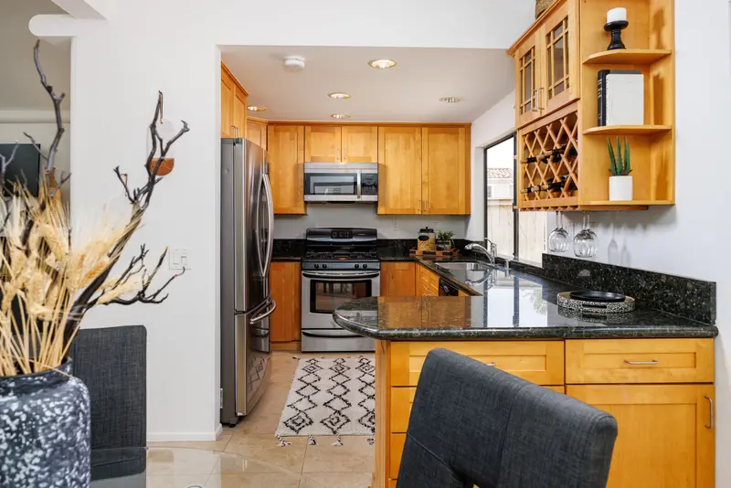 Kitchen with maple cabinetry and granite counters — Lake Forest real estate photography